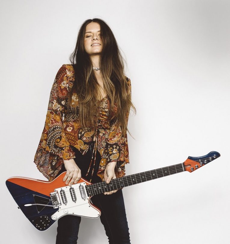 Interview, Arielle, singer, songwriter, guitarist, Martine Ehrenclou, Rock and Blues Muse