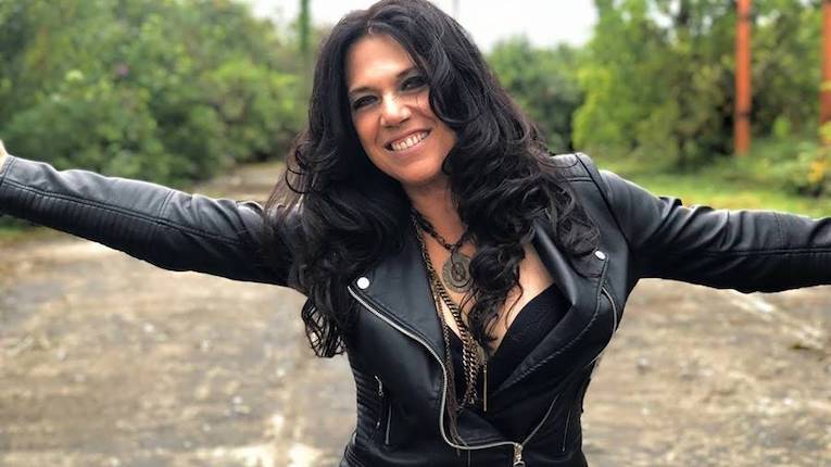Sari Schorr Releases New Video for “Turn The Radio On”