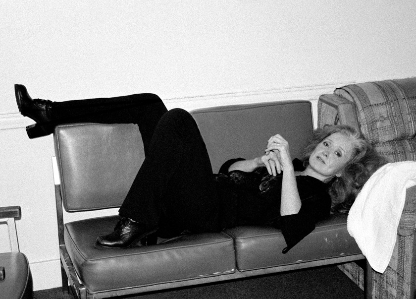 Bonnie-Raitt, 1974. Santa Cruz, California. Bonnie relaxing backstage at The Sierra Club.