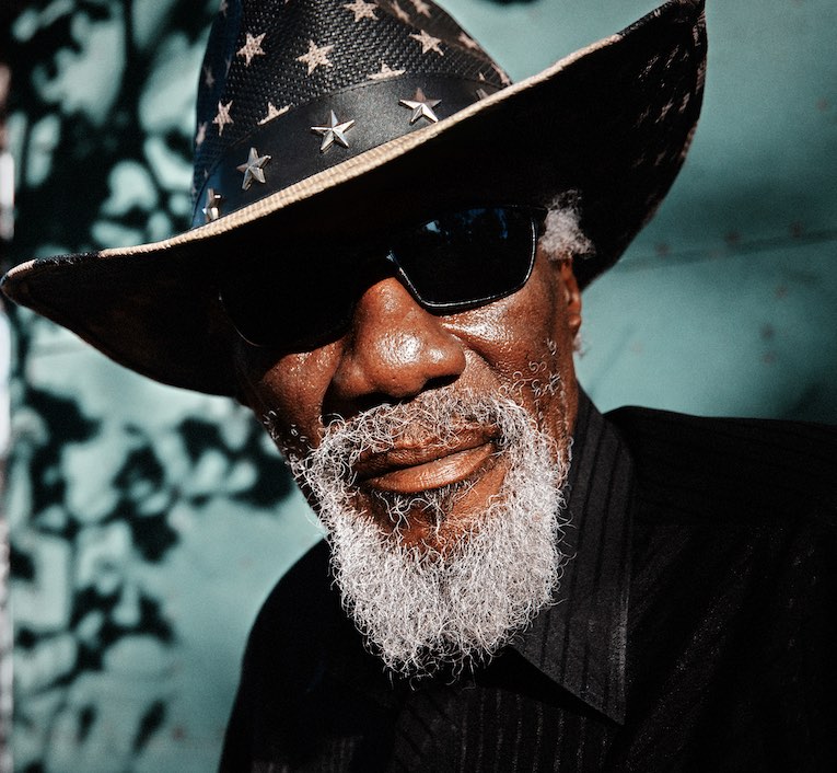 Robert Finley, photo, Sneakin' Around